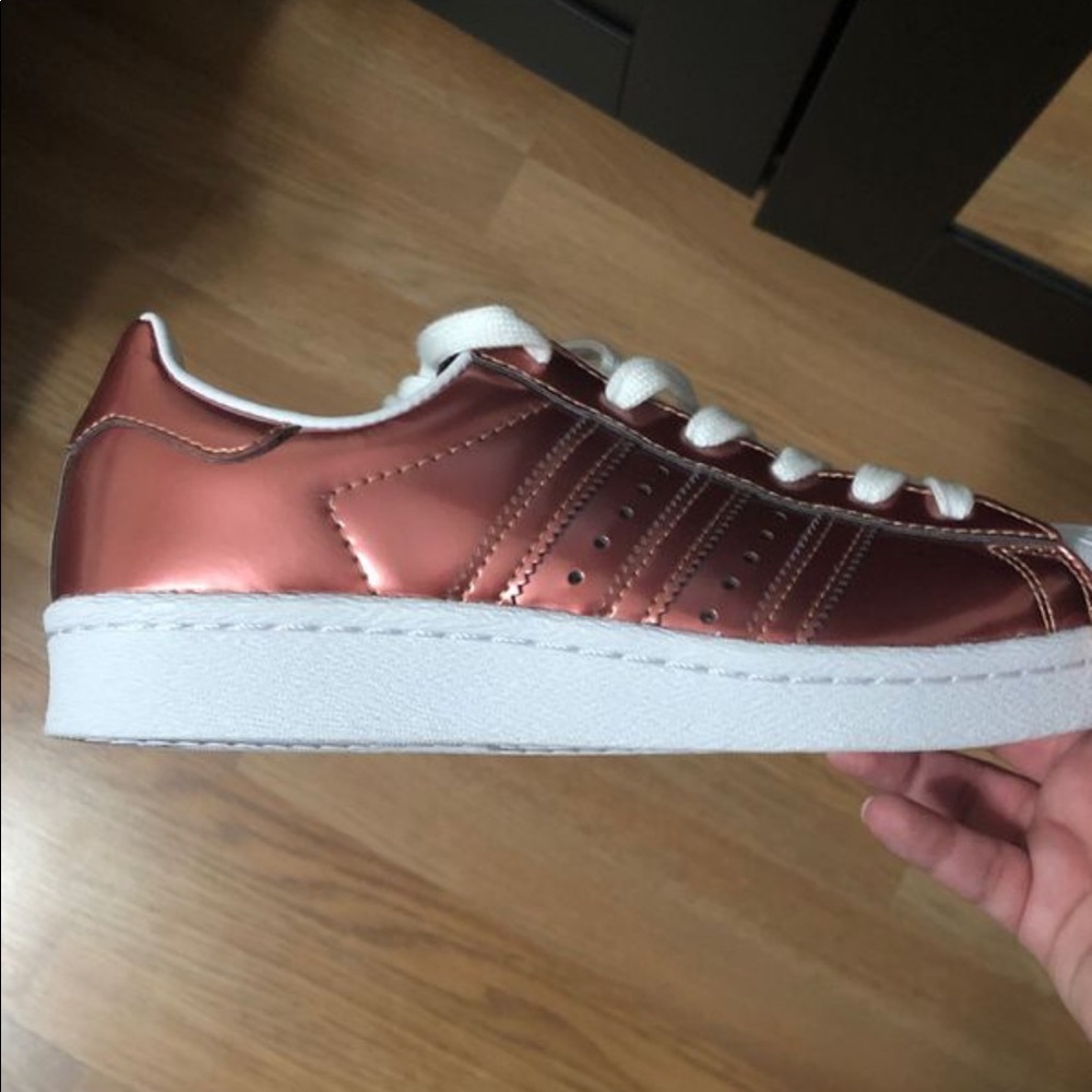 BNIB Adidas superstar copper/white size 5 $45 - Picture 1 of 6